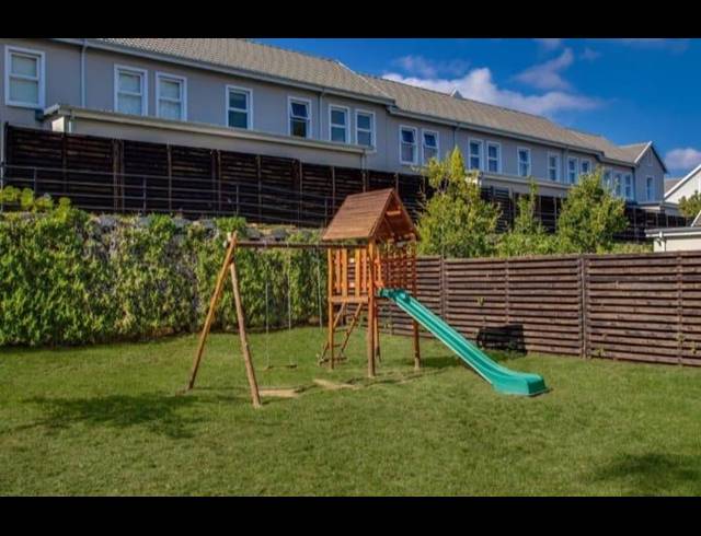 4 BEDROOM TOWNHOUSE FOR SALE IN HELDERFONTEIN ESTATE